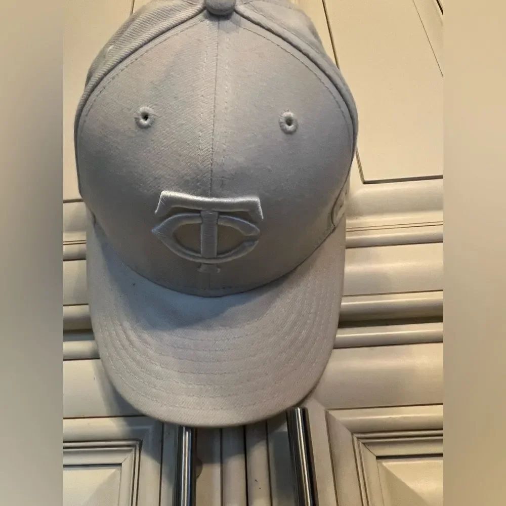 New Era 59Fifty Men's Hat Minnesota Twins "TC" Basic White Cap Size 7 3/8